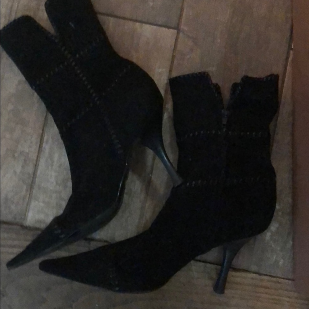 BCBG suede Boot barelyworn sz 11 zip up